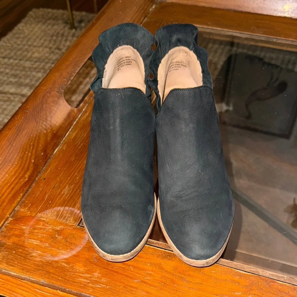 Seychelles Black Ankle Booties with Ruffle Detail - Picture 3 of 9